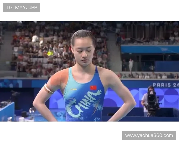 昌雅妮跳水冠军，回家连沙发都不坐，直接躺地板练核心？